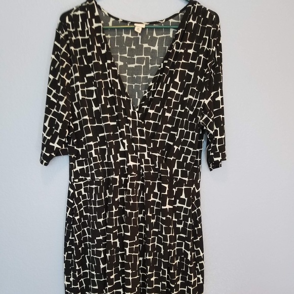 Merona Dresses & Skirts - Black & White 3/4 Sleeve knit  Merona dress. 167